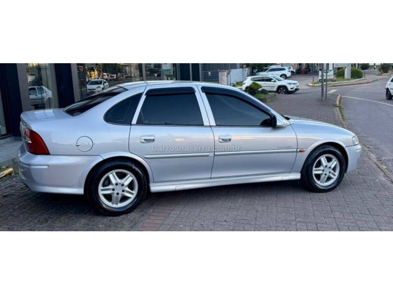 CHEVROLET - VECTRA - 2001/2002 - Prata - R$ 31.900,00