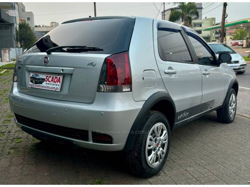 FIAT - PALIO - 2015/2015 - Prata - R$ 33.900,00