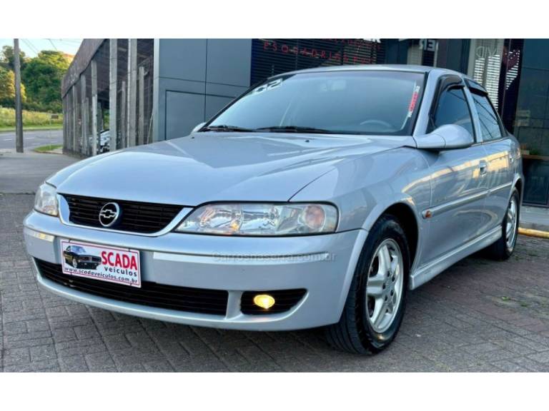 CHEVROLET - VECTRA - 2001/2002 - Prata - R$ 31.900,00