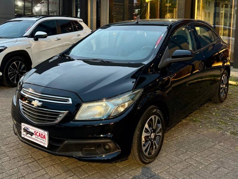 CHEVROLET - ONIX - 2014/2014 - Preta - R$ 55.900,00