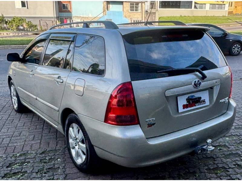 TOYOTA - FIELDER - 2007/2008 - Dourada - R$ 48.900,00