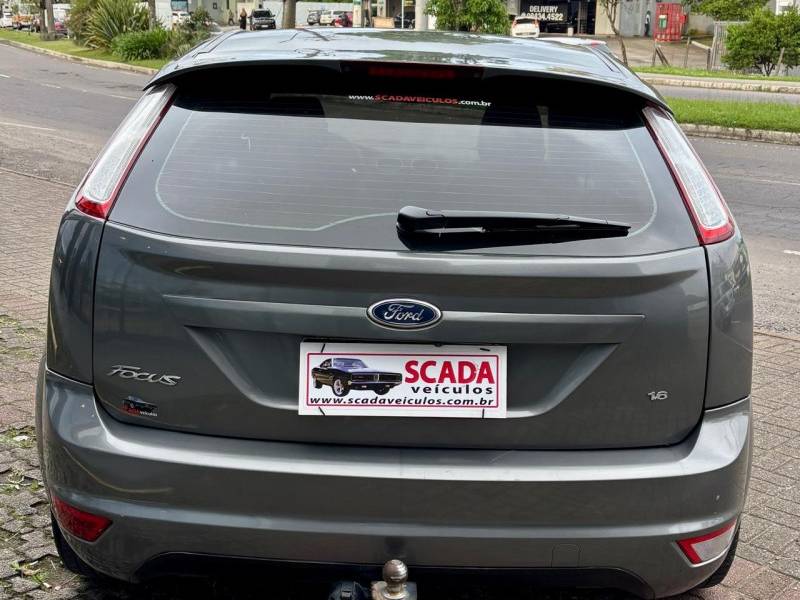 FORD - FOCUS - 2013/2013 - Cinza - R$ 35.900,00