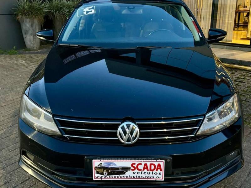 VOLKSWAGEN - JETTA - 2015/2015 - Preta - R$ 69.900,00