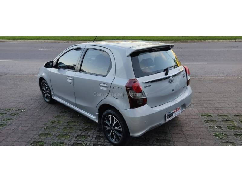 TOYOTA - ETIOS - 2018/2019 - Prata - R$ 69.900,00