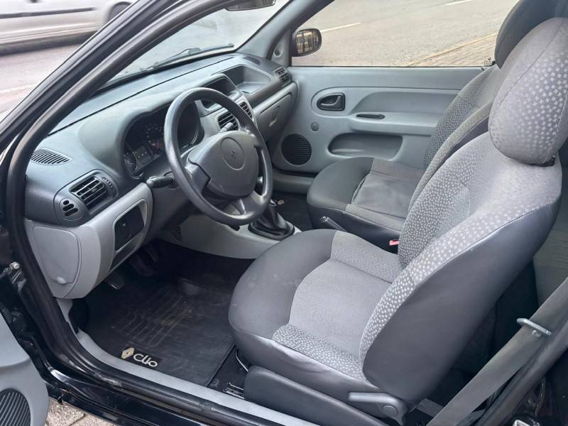 RENAULT - CLIO - 2011/2011 - Preta - R$ 21.900,00