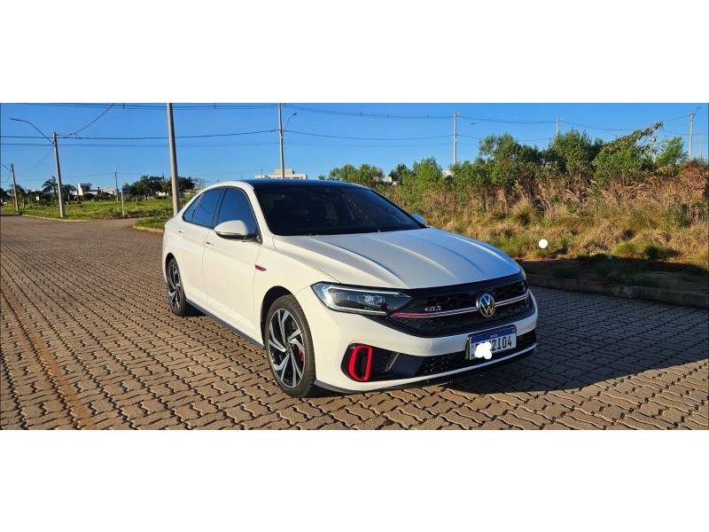 VOLKSWAGEN - JETTA - 2023/2023 - Branca - R$ 199.900,00