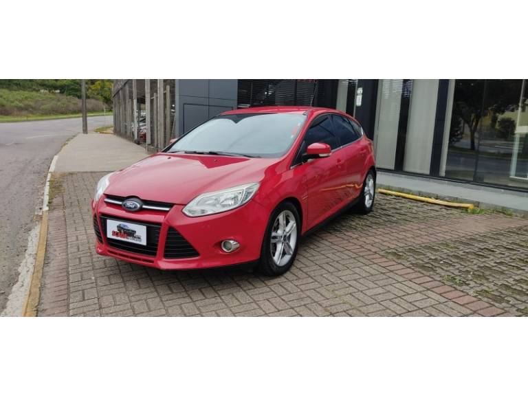 FORD - FOCUS - 2014/2014 - Vermelha - R$ 53.900,00