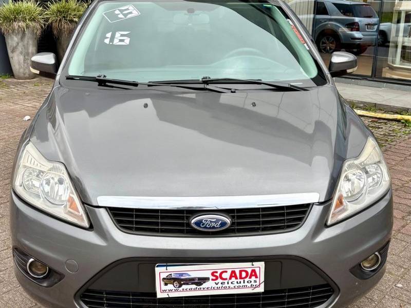 FORD - FOCUS - 2013/2013 - Cinza - R$ 35.900,00