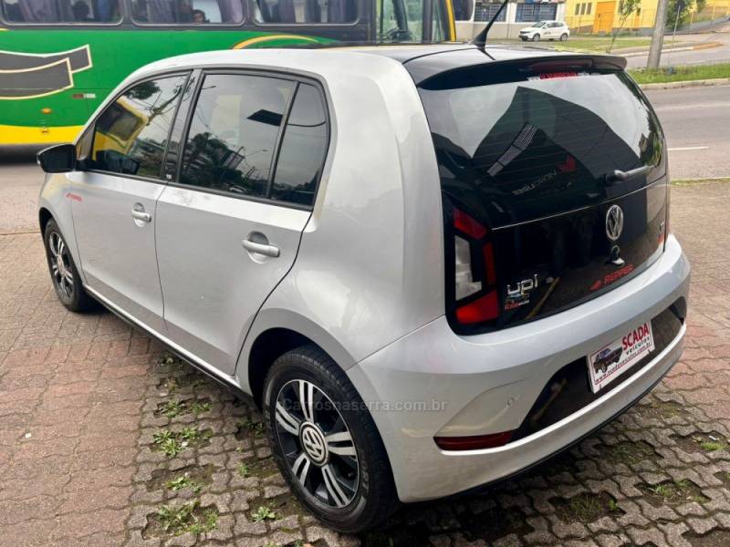 VOLKSWAGEN - UP - 2017/2018 - Prata - R$ 68.900,00