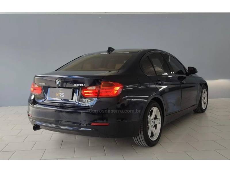 BMW - 320I - 2014/2015 - Azul - R$ 105.900,00