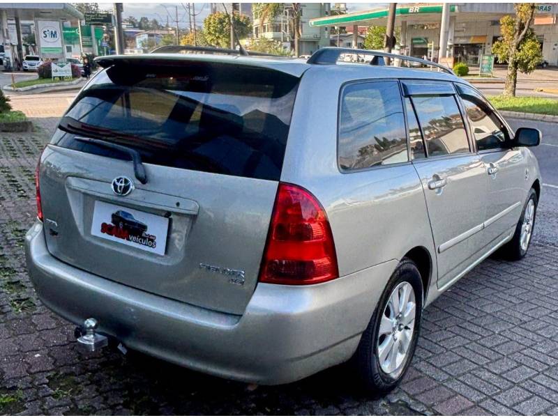 TOYOTA - FIELDER - 2007/2008 - Dourada - R$ 48.900,00