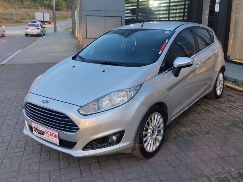 FORD - FIESTA - 2013/2014 - Prata - R$ 46.900,00