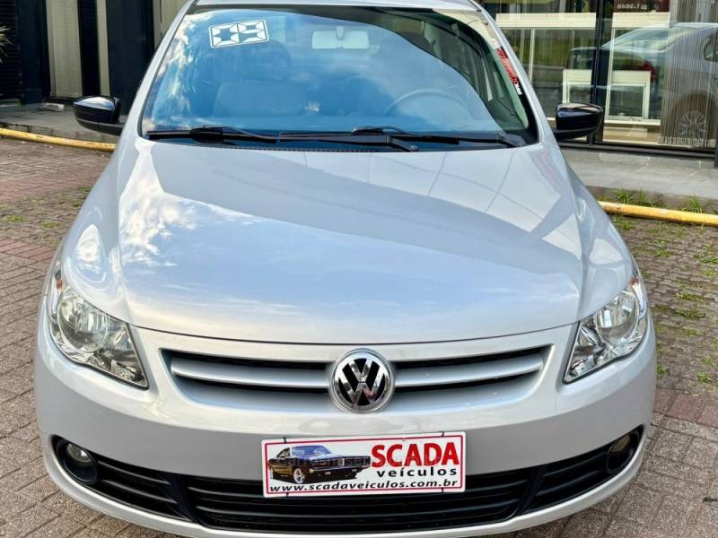 VOLKSWAGEN - VOYAGE - 2008/2009 - Prata - R$ 35.900,00