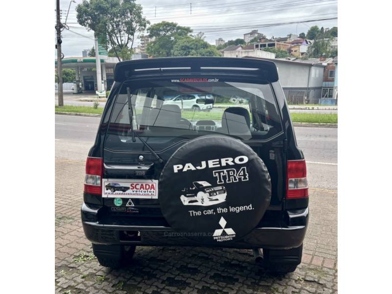 MITSUBISHI - PAJERO TR4 - 2005/2006 - Preta - R$ 46.900,00