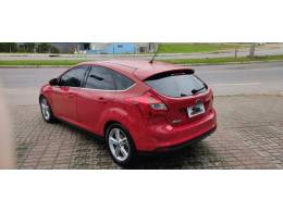 FORD - FOCUS - 2014/2014 - Vermelha - R$ 53.900,00