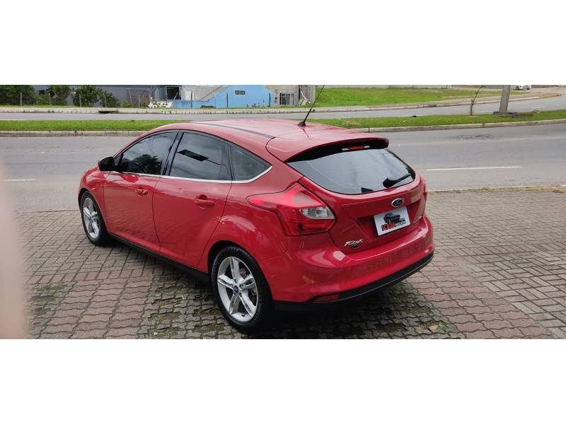 FORD - FOCUS - 2014/2014 - Vermelha - R$ 53.900,00