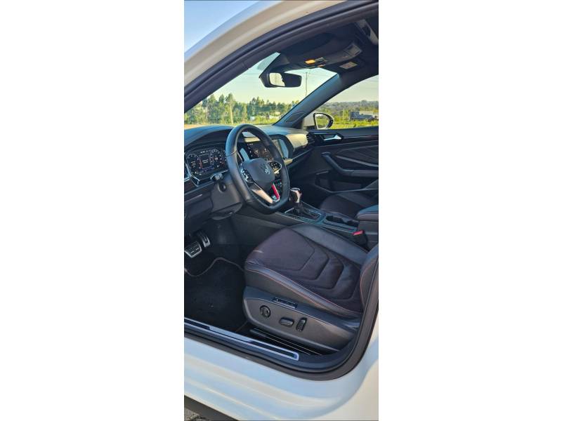 VOLKSWAGEN - JETTA - 2023/2023 - Branca - R$ 199.900,00
