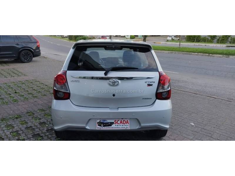 TOYOTA - ETIOS - 2018/2019 - Prata - R$ 69.900,00