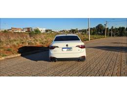 VOLKSWAGEN - JETTA - 2023/2023 - Branca - R$ 199.900,00