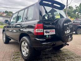 MITSUBISHI - PAJERO TR4 - 2005/2006 - Preta - R$ 46.900,00