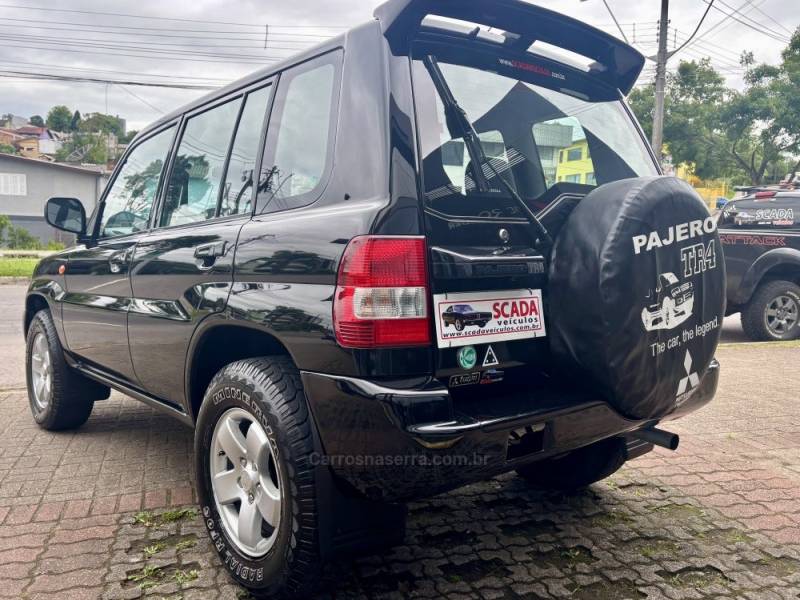 MITSUBISHI - PAJERO TR4 - 2005/2006 - Preta - R$ 46.900,00