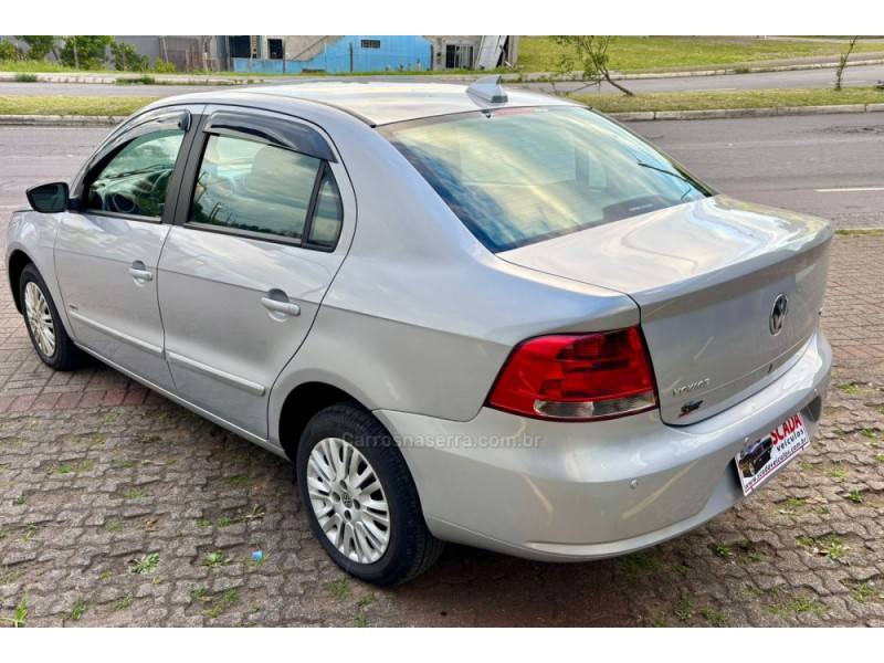 VOLKSWAGEN - VOYAGE - 2008/2009 - Prata - R$ 35.900,00