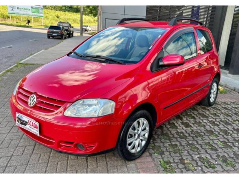 VOLKSWAGEN - FOX - 2005/2006 - Vermelha - R$ 21.900,00