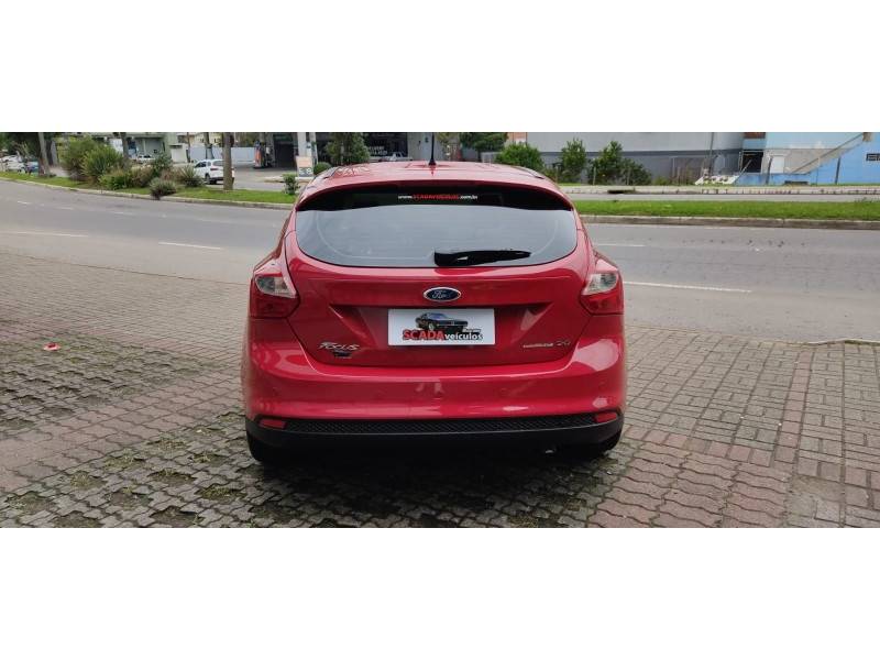 FORD - FOCUS - 2014/2014 - Vermelha - R$ 53.900,00