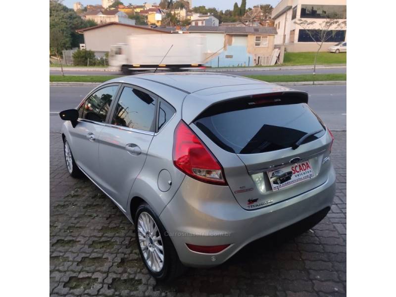 FORD - FIESTA - 2013/2014 - Prata - R$ 46.900,00