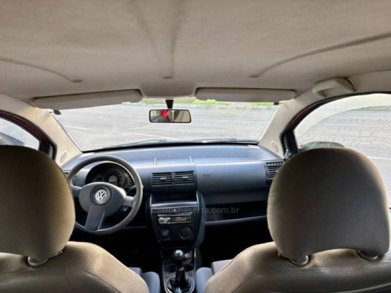 VOLKSWAGEN - FOX - 2005/2006 - Vermelha - R$ 21.900,00