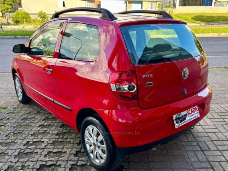 VOLKSWAGEN - FOX - 2005/2006 - Vermelha - R$ 21.900,00