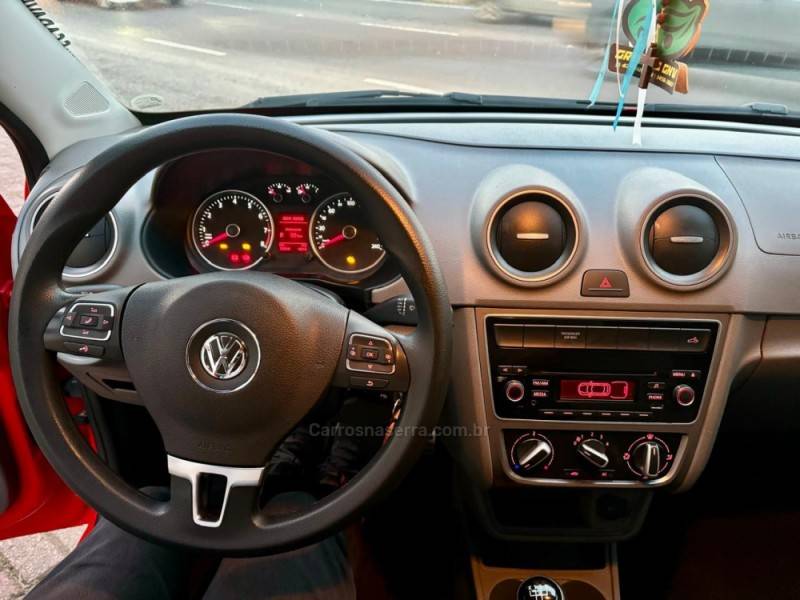 VOLKSWAGEN - SAVEIRO - 2015/2016 - Vermelha - R$ 59.900,00