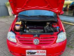 VOLKSWAGEN - FOX - 2005/2006 - Vermelha - R$ 21.900,00