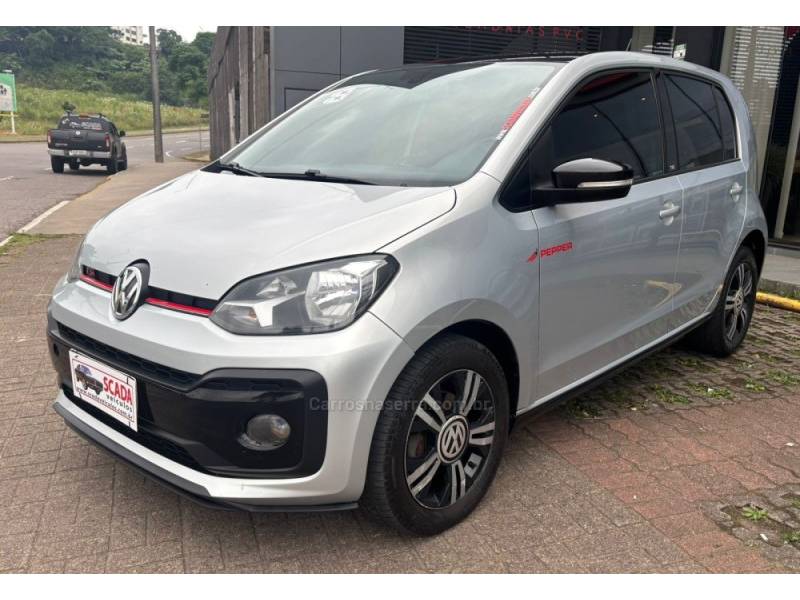 VOLKSWAGEN - UP - 2017/2018 - Prata - R$ 68.900,00