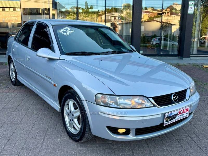 CHEVROLET - VECTRA - 2001/2002 - Prata - R$ 31.900,00