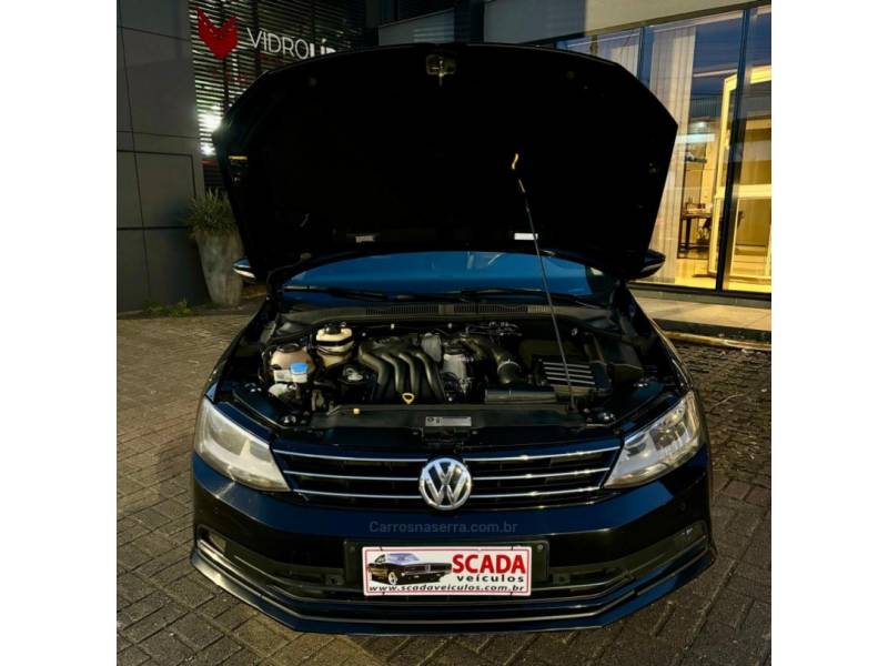 VOLKSWAGEN - JETTA - 2015/2015 - Preta - R$ 70.900,00