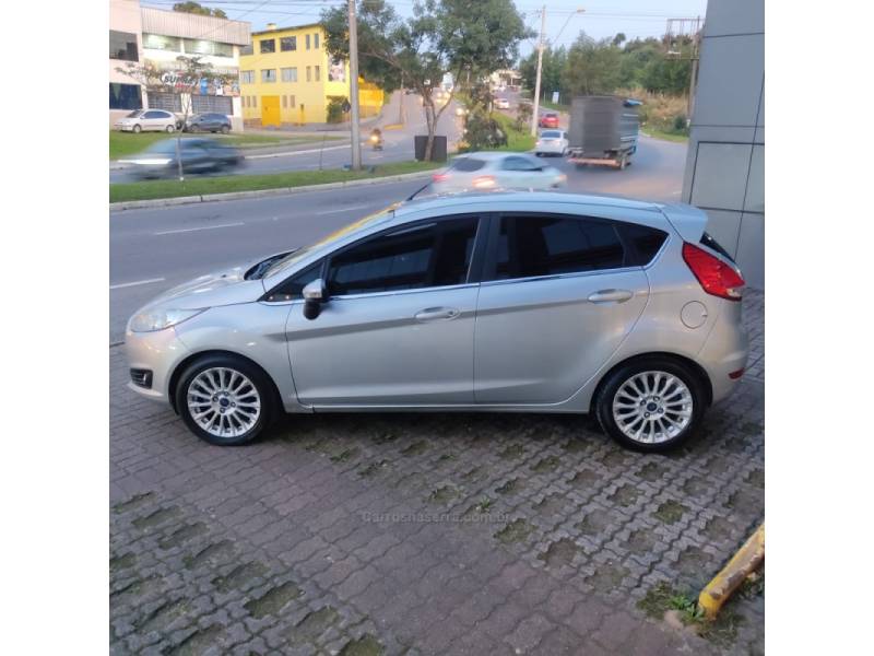 FORD - FIESTA - 2013/2014 - Prata - R$ 46.900,00