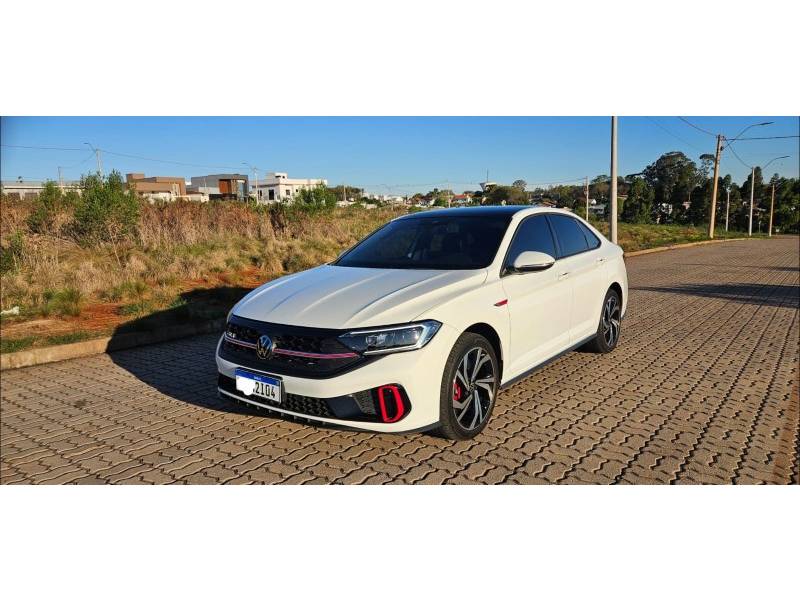 VOLKSWAGEN - JETTA - 2023/2023 - Branca - R$ 199.900,00