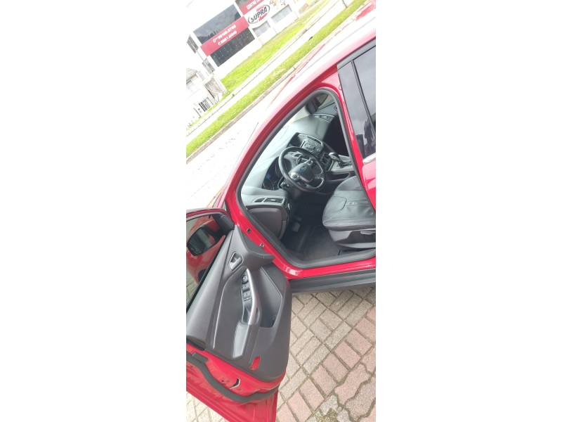 FORD - FOCUS - 2014/2014 - Vermelha - R$ 53.900,00